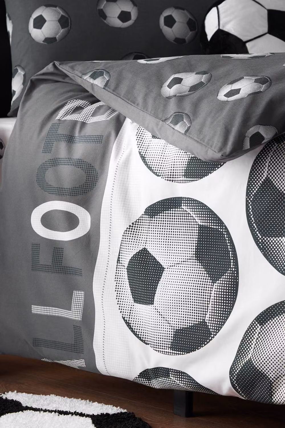 Catherine Lansfield Reversible Football Duvet Cover and Pillowcase Set in Grey – 3
