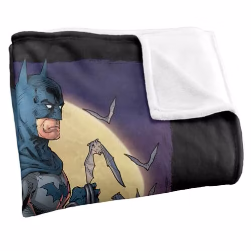 Warner Bros. Batman Paint The Town Red Super Soft Fleece Throw Blanket, Red and Multicolour, W: 152.4 cm x D: 127.0 cm x H: 152.4 cm – 2