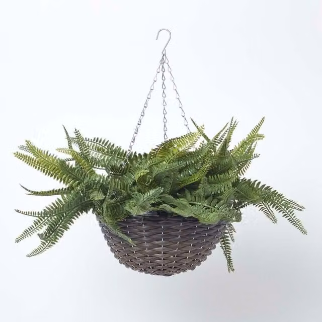 Homescapes Artificial Boston Fern Hanging Basket in Green with Silver Metal Chain – 1