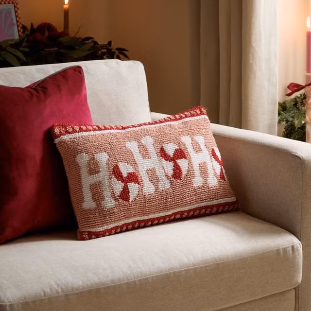 Furn Ho Ho Ho Tufted Rectangular Cushion in Pink, W/H: 50 x 30 cm – 1