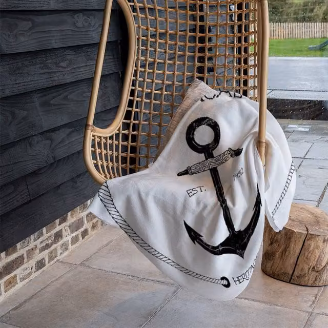 Benjamin Tate Design Nautical Anchor Fleece Blanket in Black, Beige and White, W/D/H: 120 x 150 cm – 1