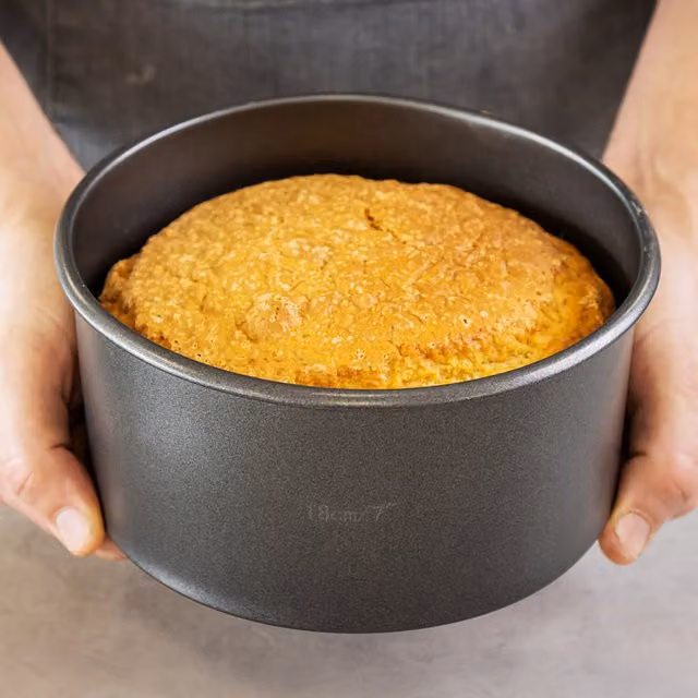 MasterClass Non-Stick Carbon Steel Loose Base Tart Tin, Grey, Diameter: 18 cm, Height: 7.5 cm