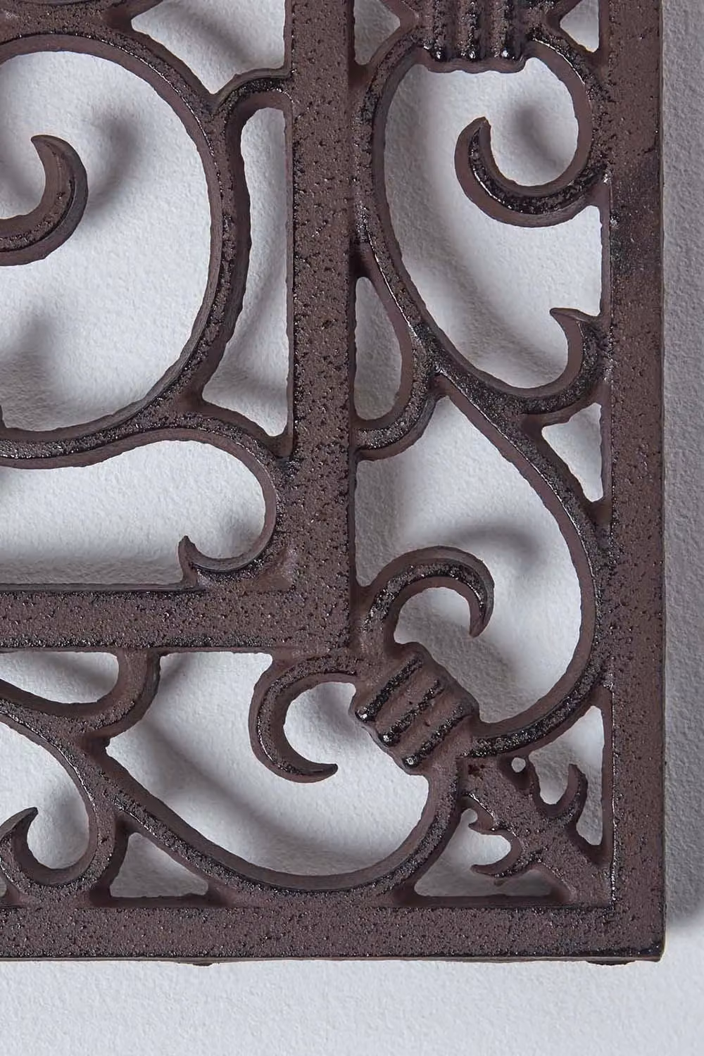 Homescapes Cast Iron Door Mat in Brown with Parisian Design, W: 58 cm, D: 34 cm – 2