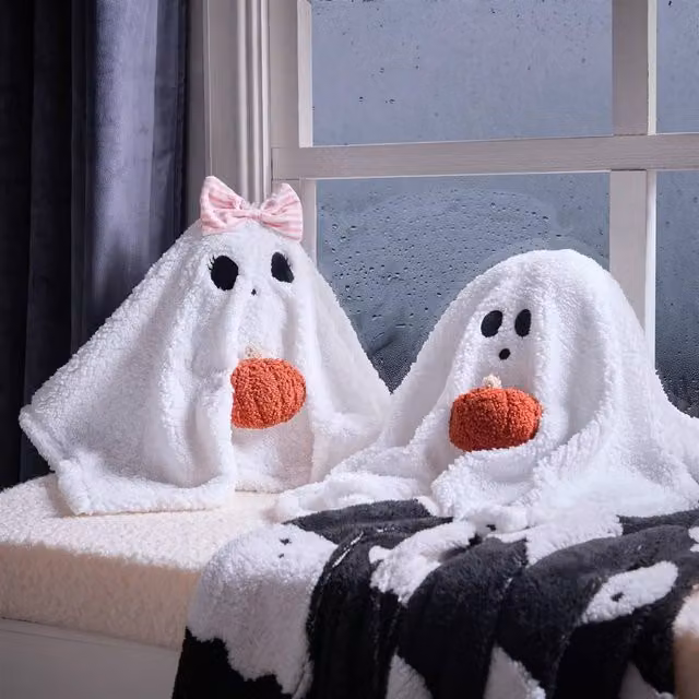 OHS Halloween Ghost Shaped Plush Scatter Cushion in White, W/D/H: 30 x 30 x 30 cm
