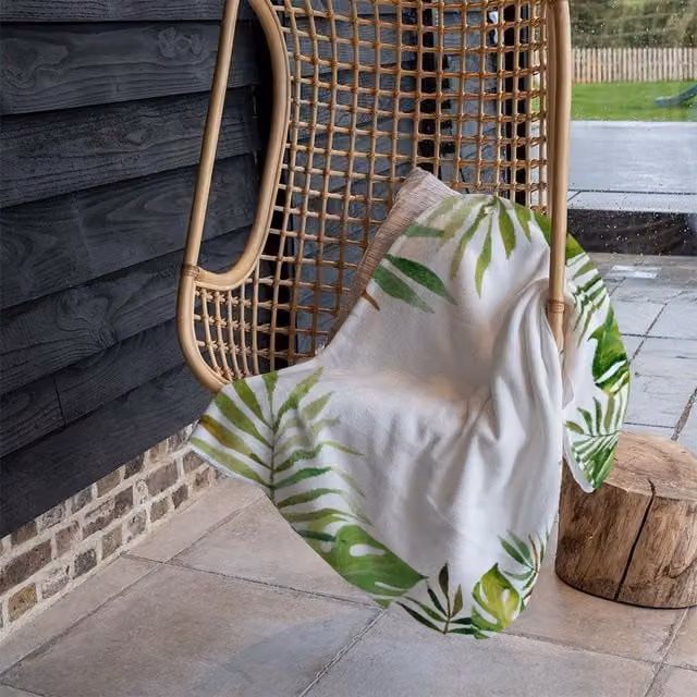 Benjamin Tate Design Border Of Botanical Leaves Fleece Blanket in Green and Beige, W/D/H: 120 x 150 cm – 1