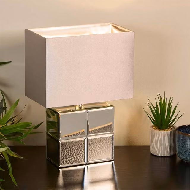 Lighting Collection Mirror Cube Table Lamp in Silver and Chrome – 1