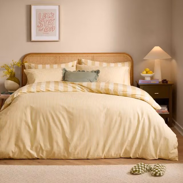 Furn Reversible Striped Duvet Cover Set in Yellow and Beige, W/D/H: 200 x 220 cm