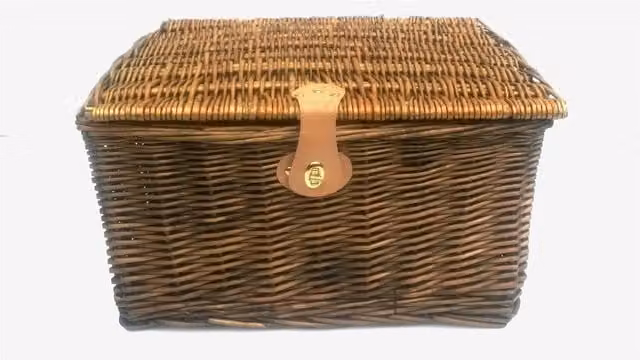 Topfurnishing Picnic Hamper Lidded Basket with Latch in Brown Wood and Rattan, 34 cm