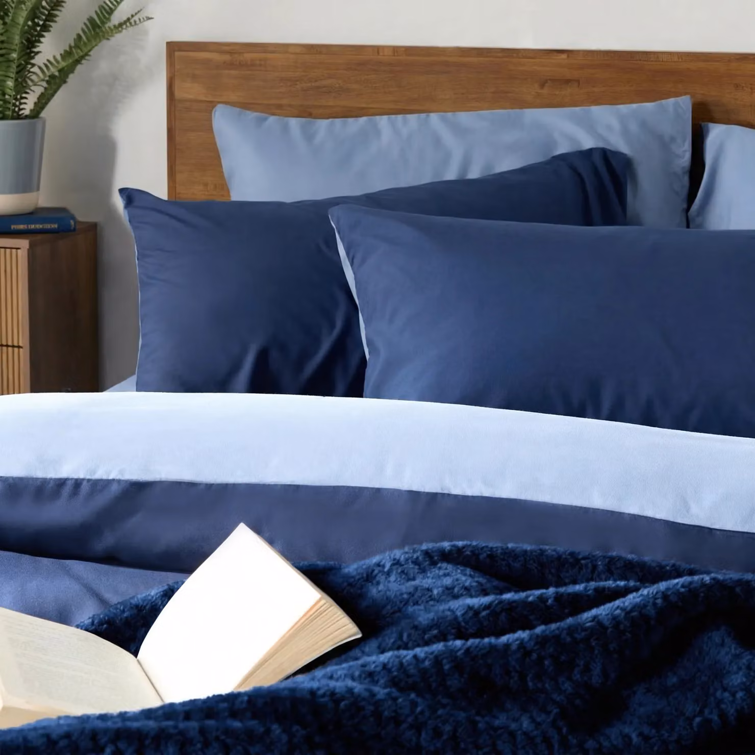Brentfords Reversible Microfibre Double Duvet Cover and Pillowcase Set, Blue, W/D/H: 200 x 200 cm with 2 x 50 x 75 cm Pillowcases – 4