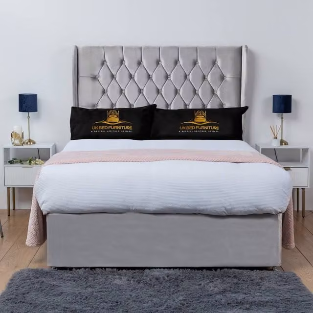 UK Bed Furniture Mary Winged Divan Bed Base with 54 Inch Buttoned Headboard in Silver Velvet, W/D/H: 90 x 200 cm