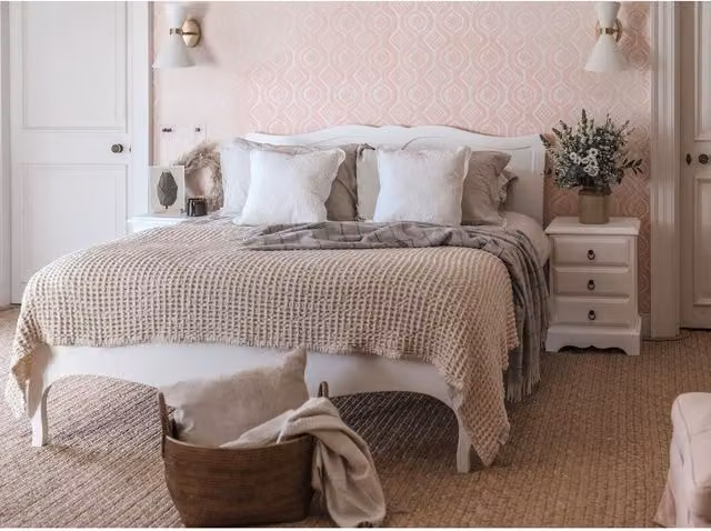 Romance French Bed in White, W/D/H: 140 x 200 cm