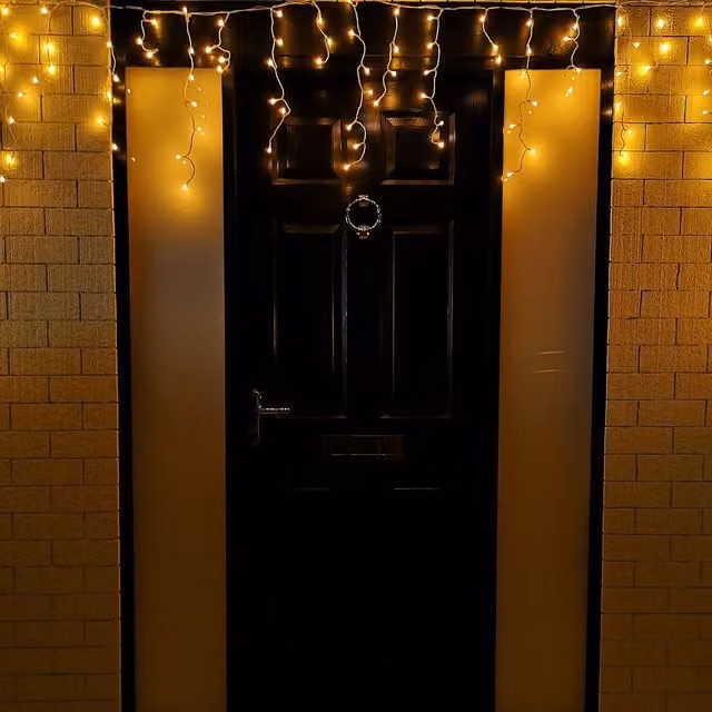 Samuel Alexander 1000 Vintage Gold LED Frosted Icicle Christmas Lights with Timer for Indoor and Outdoor Use, 25m
