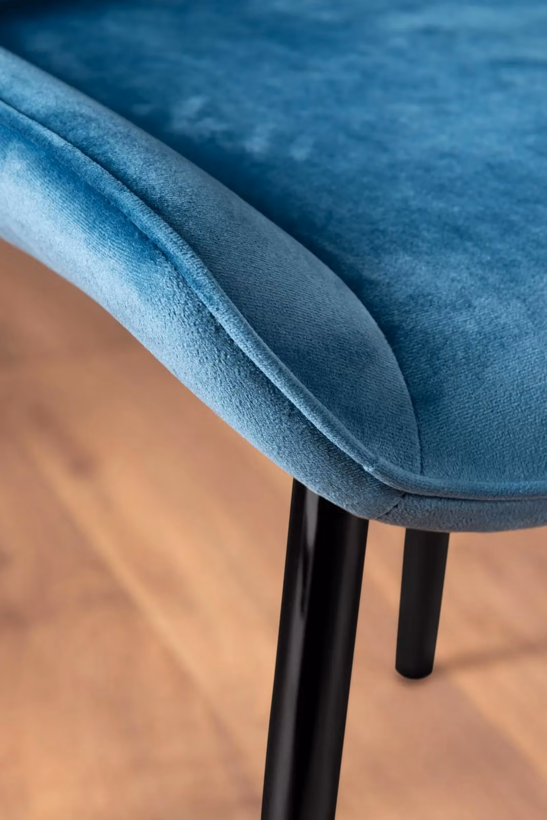 FurnitureboxUK Santorini Brown Round Dining Table and 4 Blue Pesaro Chairs with Black Legs – 4