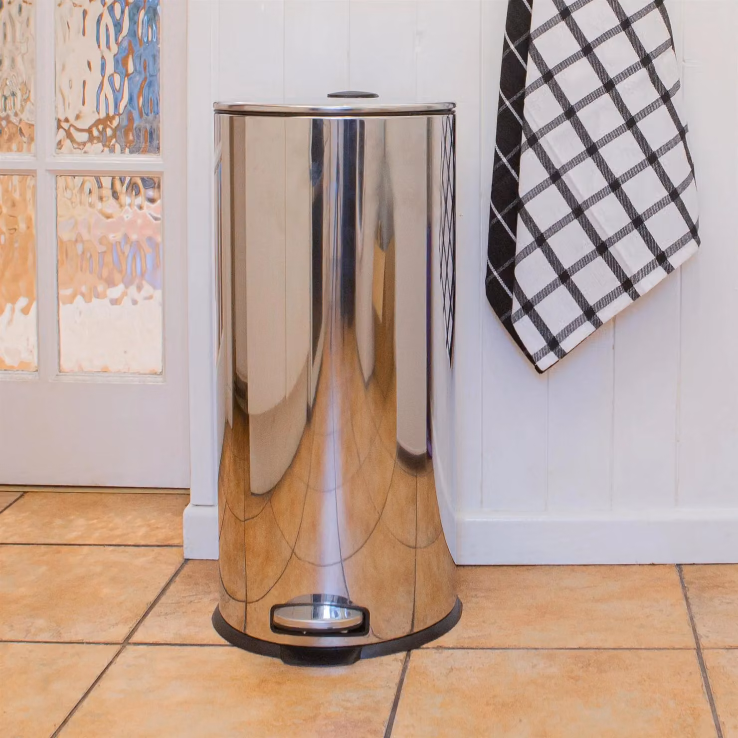 Harbour Housewares 30L Stainless Steel Round Kitchen Pedal Bin in Black – 4