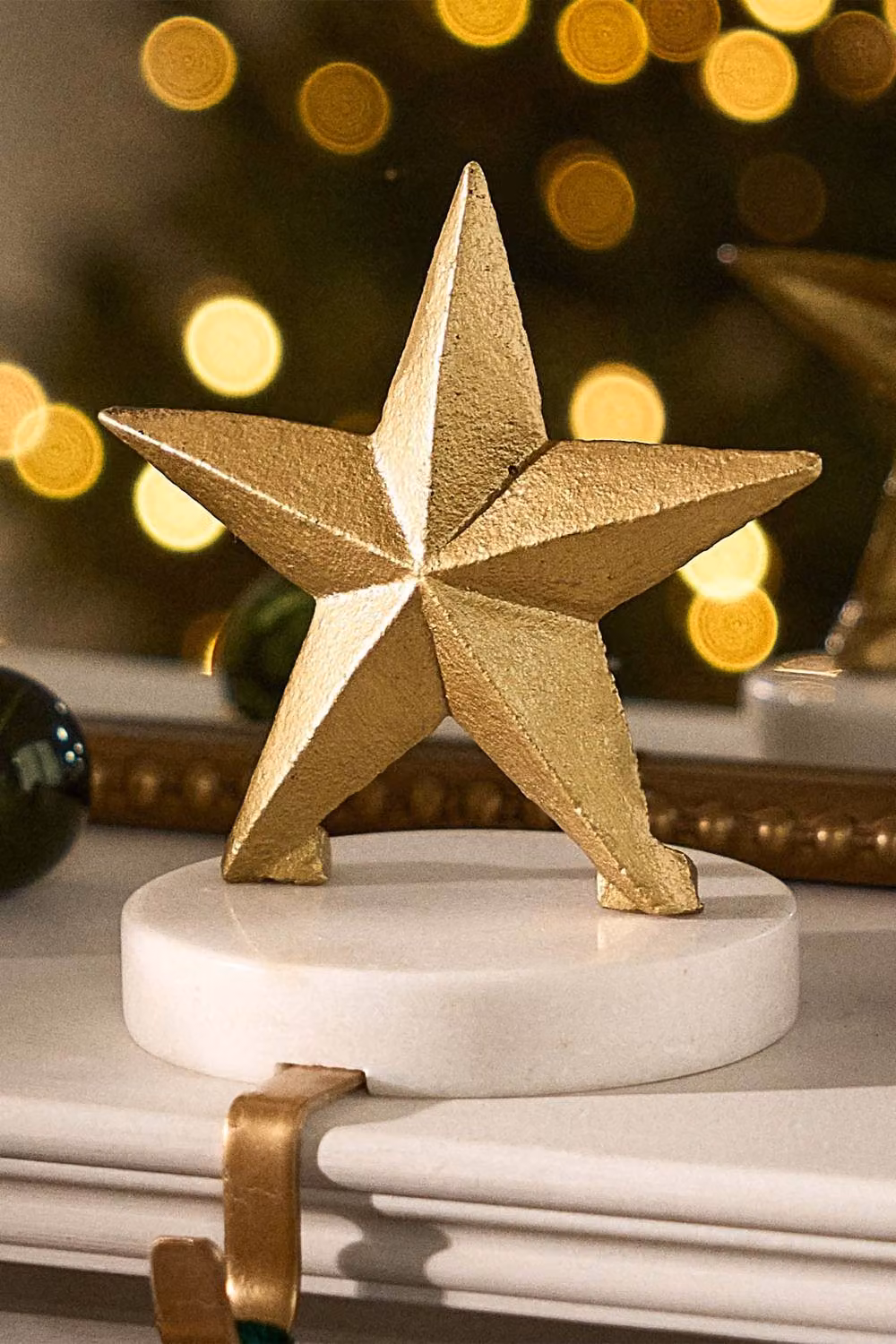 Dibor Set of 2 White Marble and Gold Star Christmas Stocking Holders – 2