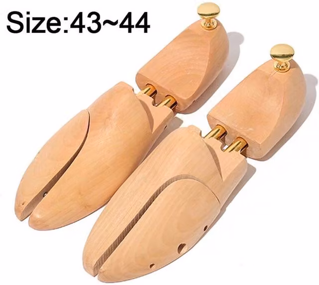 FLAVORA Wood Stretcher Shoe Trees in Brown, Size 43-44
