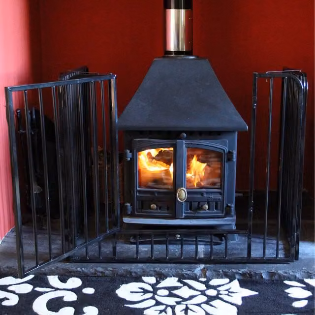 Actiasgear Heavy Duty Black Steel Enamel Safety Fire Guard, Wall Mounted, W: 91 cm, H: 71 cm, D: 10.57 cm