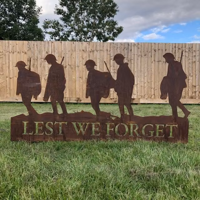 RW Norfolk Large Lest We Forget Soldier Scene Rusty Metal Garden Display in Brown