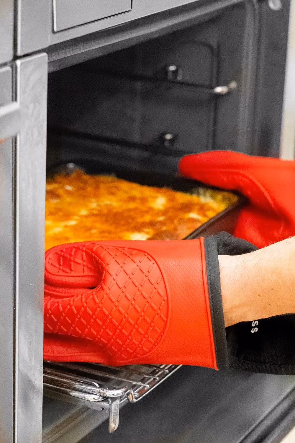 MasterClass Non-Slip Silicone Oven Glove in Black and Red – 7