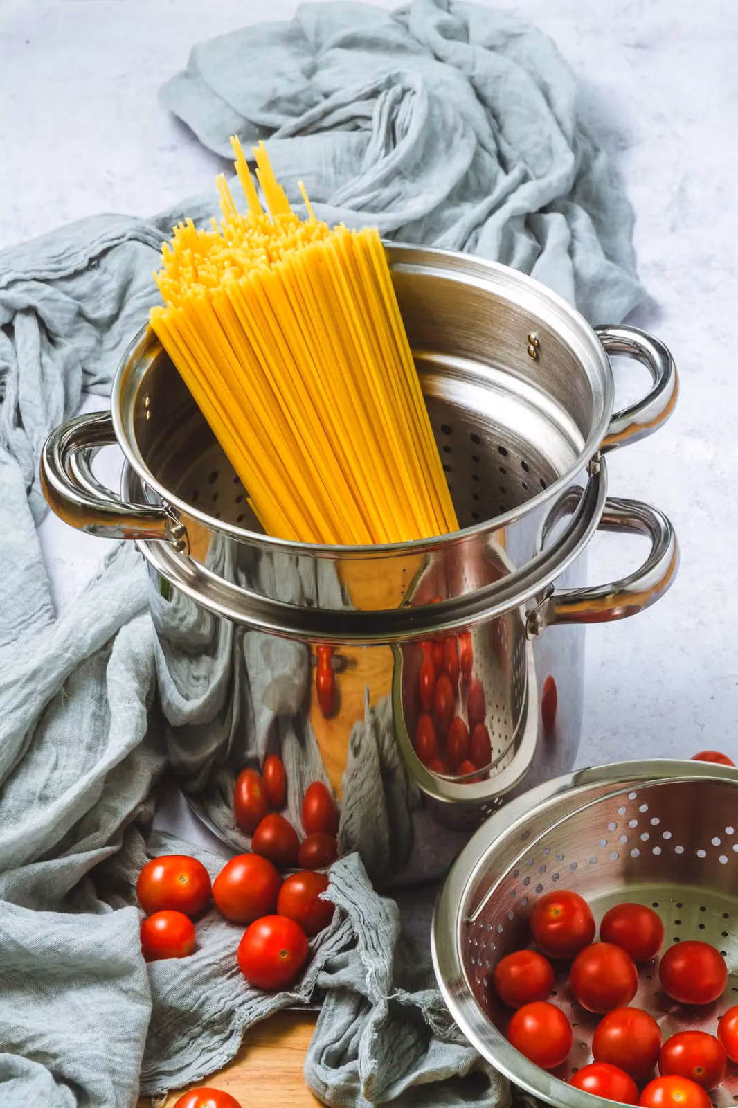 World of Flavours Italian Stainless Steel Pasta Pot with Steamer Insert in Silver – 5