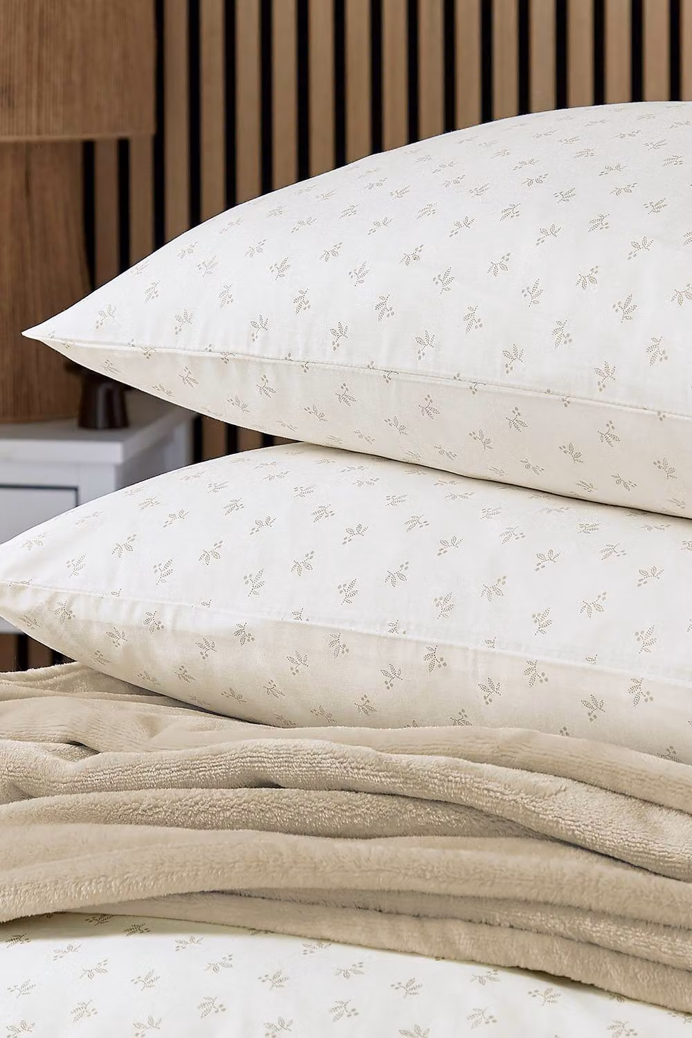 Helena Springfield Leaf Sprig Floral Duvet Cover and Pillowcase Set in White and Beige, W: 90 cm x H: 200 cm – 4