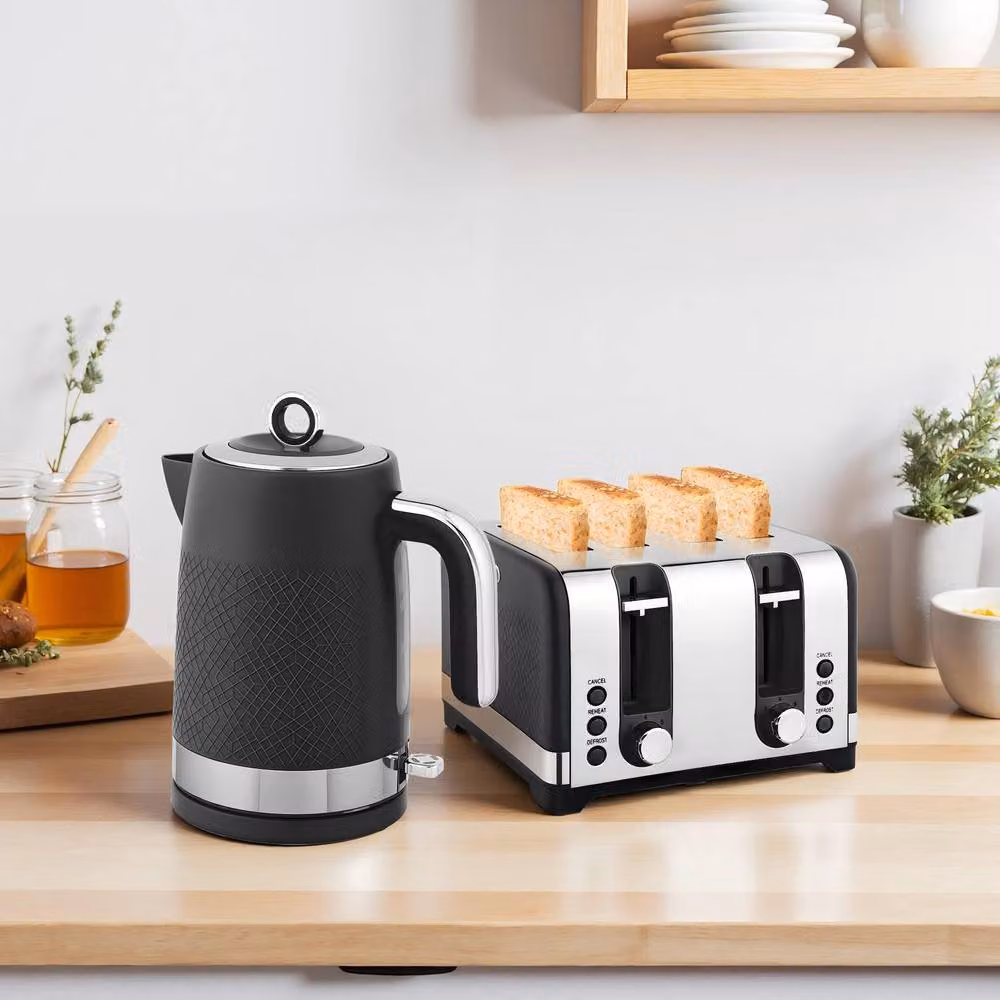 STILVORA Kettle and Four-Slice Toaster Set in Black – 1
