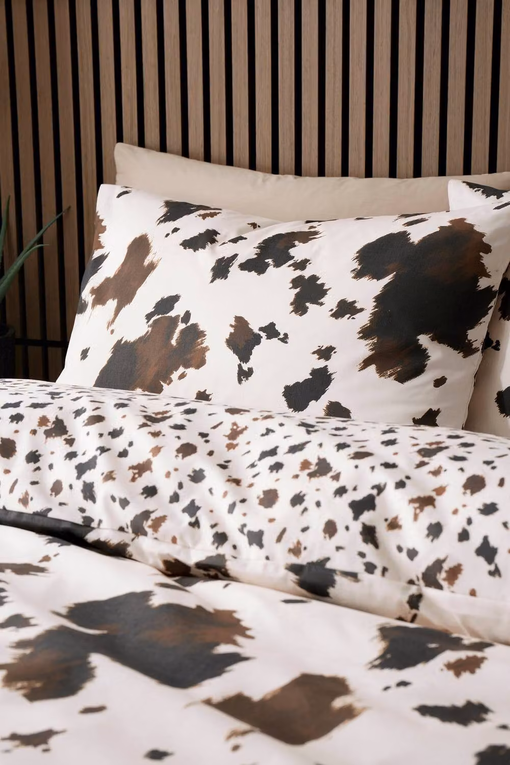 Fusion Cow Print Reversible Easy Care Duvet Cover Set in Sand and White, Single, 90 x 200 cm – 2