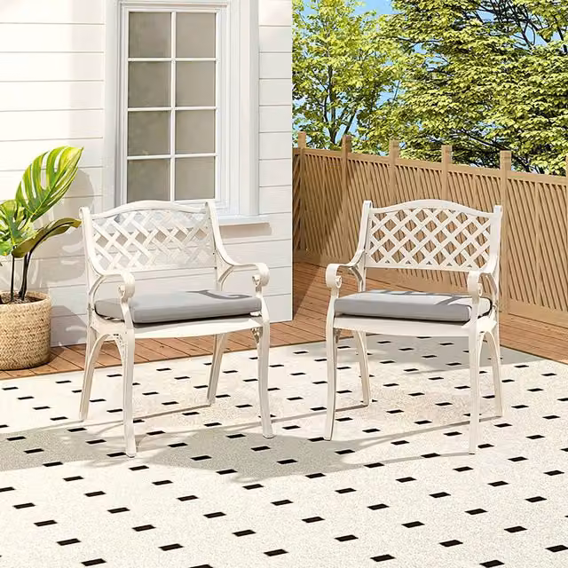 Livingandhome Set of Two Vintage Aluminium Garden Chairs with Mesh Backrests and Cushions in Beige and White