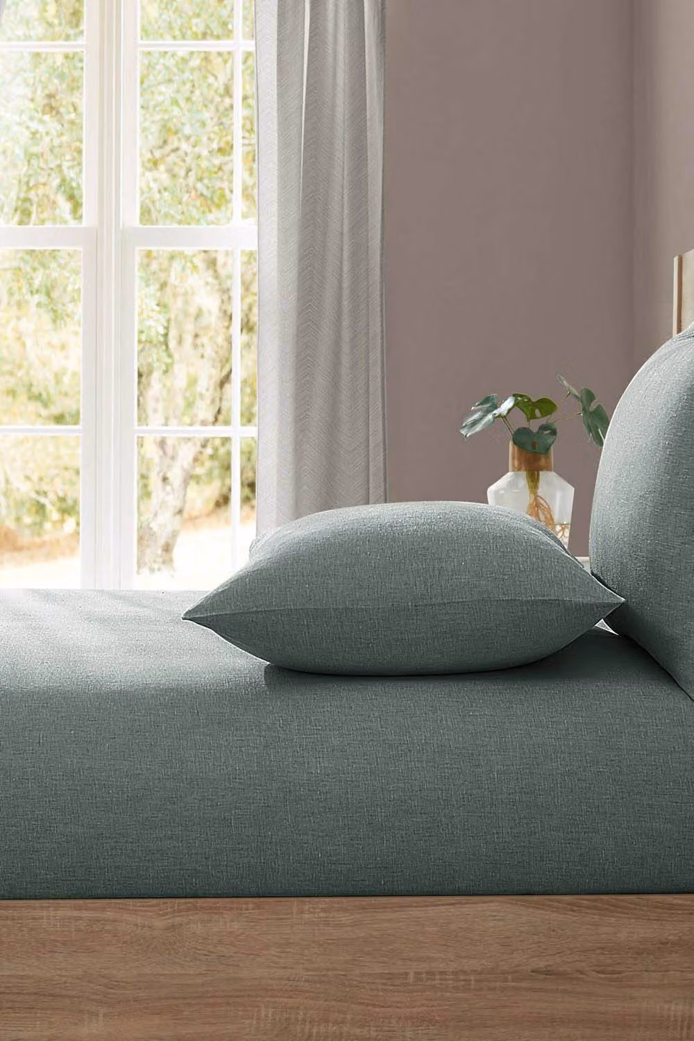 Lazy Linen Single Bedding Bundle in Pale Green, including Linen Duvet Cover, Pillowcase Pair and Fitted Sheet – 3