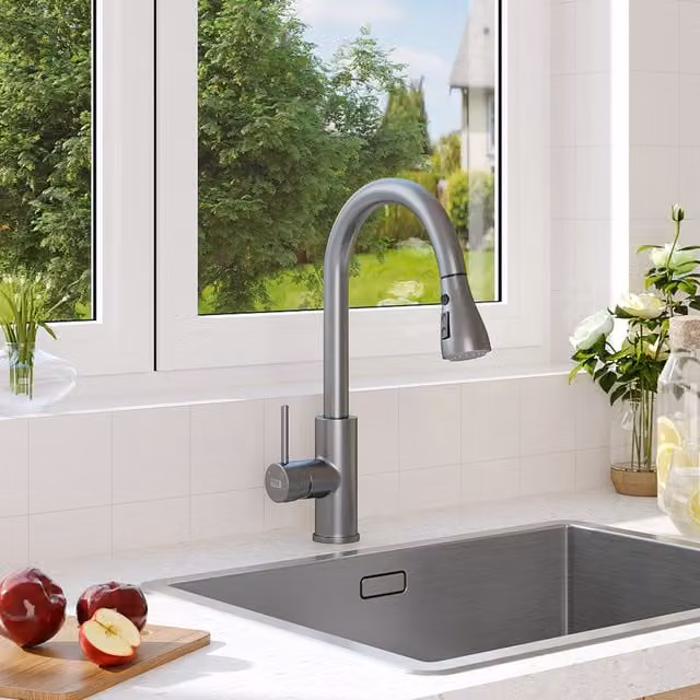 Livingandhome Brushed Steel Single Lever Pull-Out Mixer Kitchen Tap in Grey
