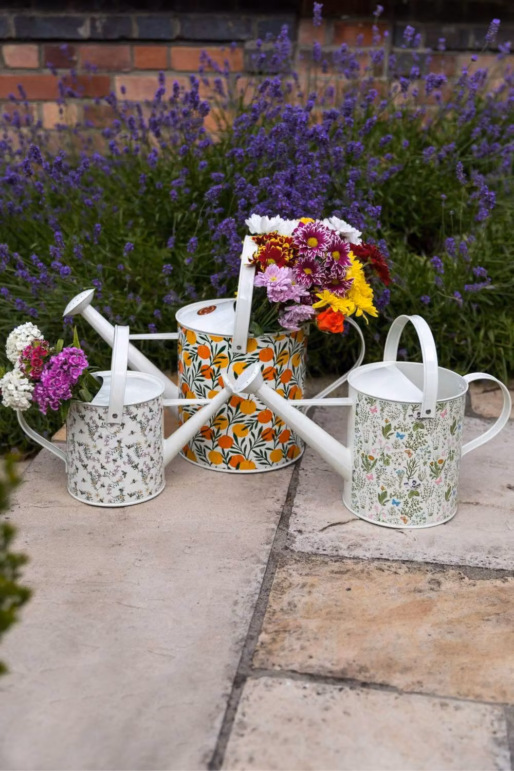 The British Gardening Company Orange Metal Outdoor Watering Can with Long Spout, 9 l – 3