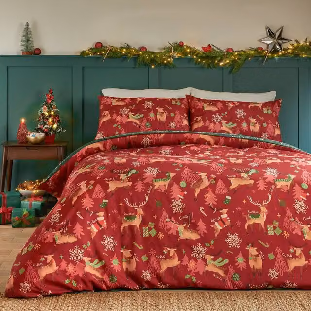 Riva Home Christmas Duvet Cover Set in Red, Reversible, 200 x 200 cm