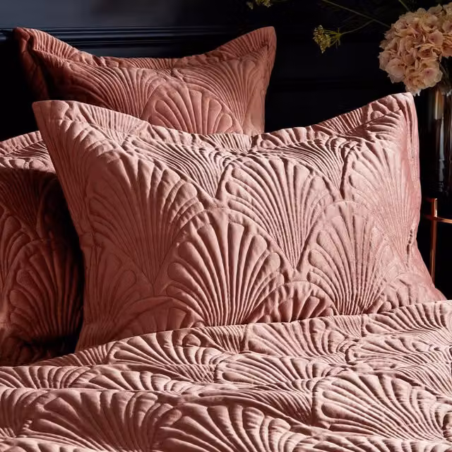 Palmeria Quilted Velvet and Cotton Pillowcase in Pink
