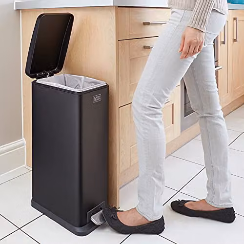 BLACK+DECKER BXBN0008E 20L Slimline Pedal Bin in Black and Silver with Soft Close Lid and Removable Inner Bucket, H 56 cm x W 22 cm x D 36 cm – 2
