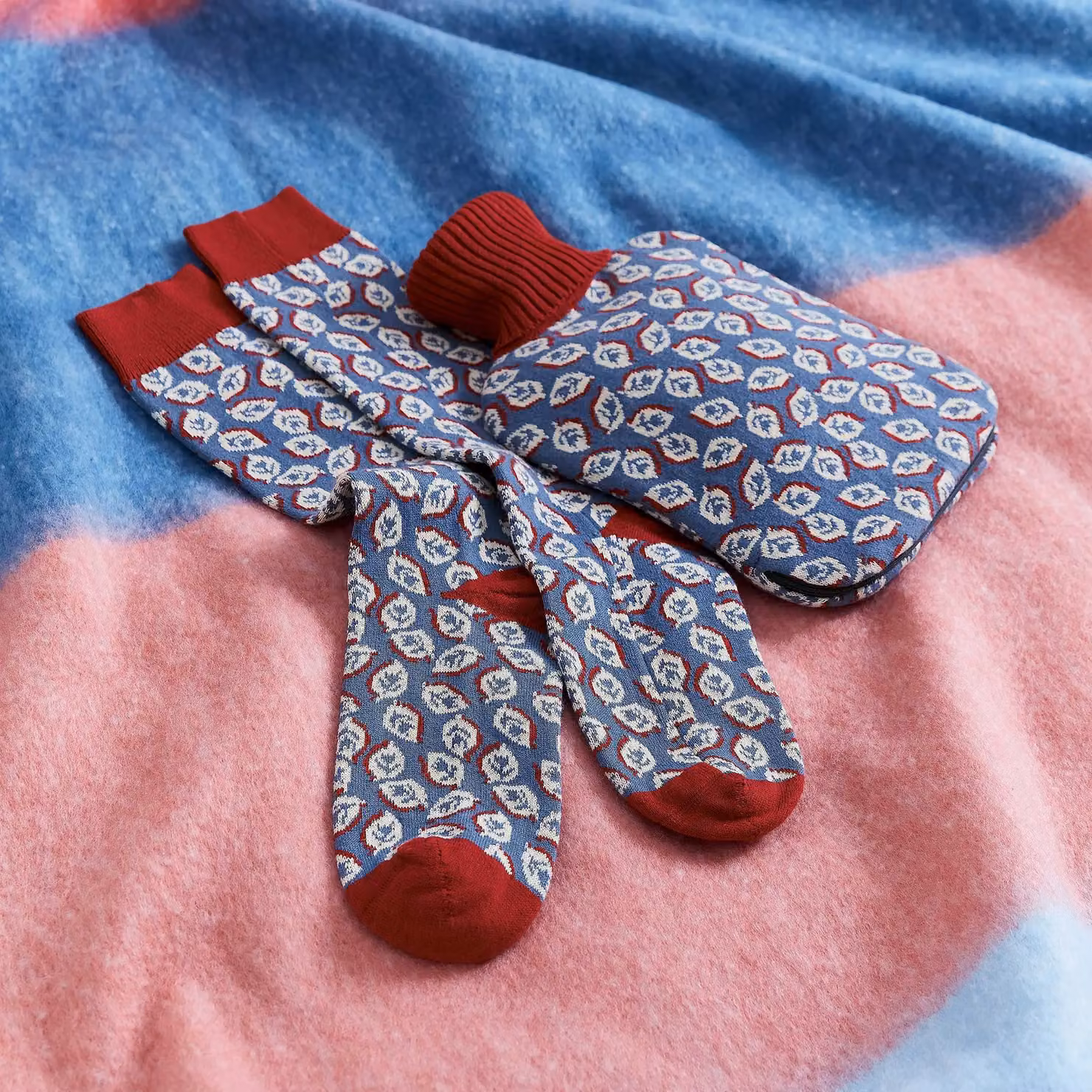 Land & Shore Seedling Socks in Blue and Red – 2