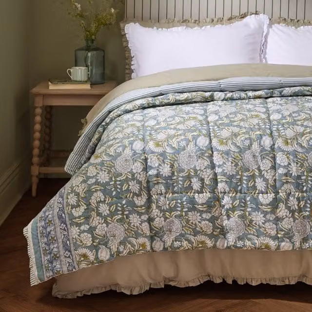 Wylder Annabelle Blue Floral Reversible Quilted Cotton Bedspread – 1