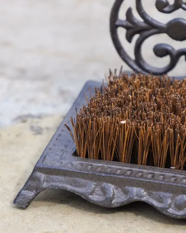 Dibor Traditional Cast Iron Ornate Outdoor Garden Boot Brush and Scraper in Brown – 3