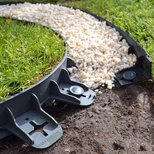 Primrose Flexible Garden Lawn Edging in Black