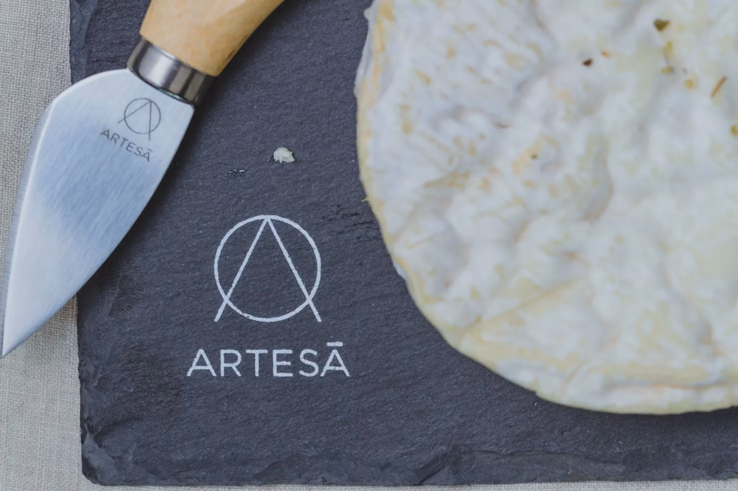 Artesa 4 Piece Black Slate Cheese Board and Knife Set – 9
