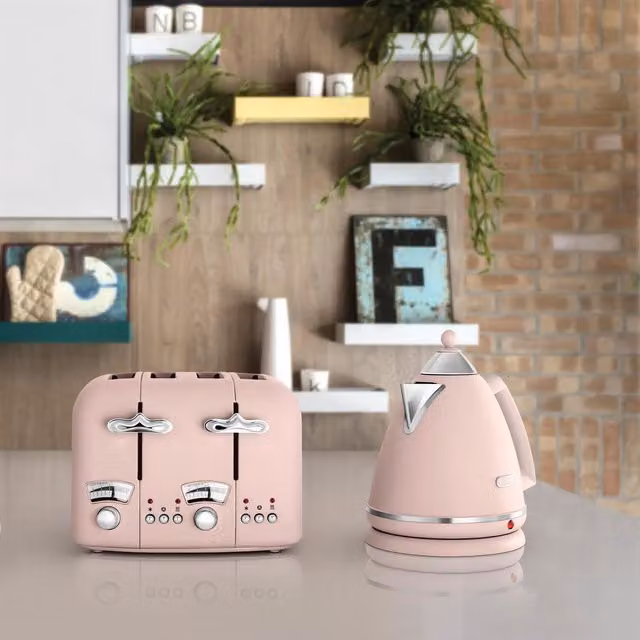 DeLonghi Pink Kettle and 4 Slice Toaster Set