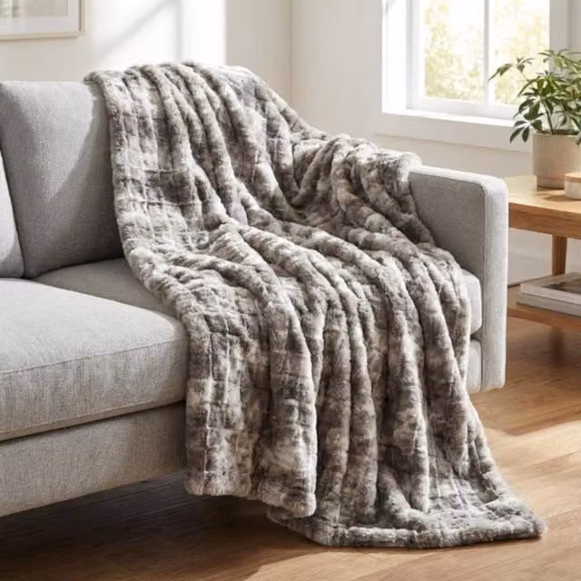 Garden Greatness Atelier Brun Marbled Faux Fur Throw in Taupe, W/D/H: 120 x 150 cm – 1