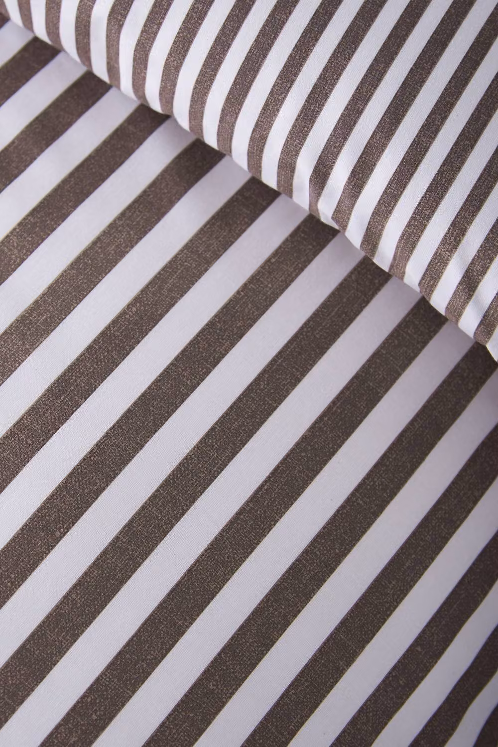 Catherine Lansfield Epping Textured Stripe Reversible Double Duvet Cover Set with Pillowcases in Brown, W/D/H: 200 x 140 x 50 cm – 2