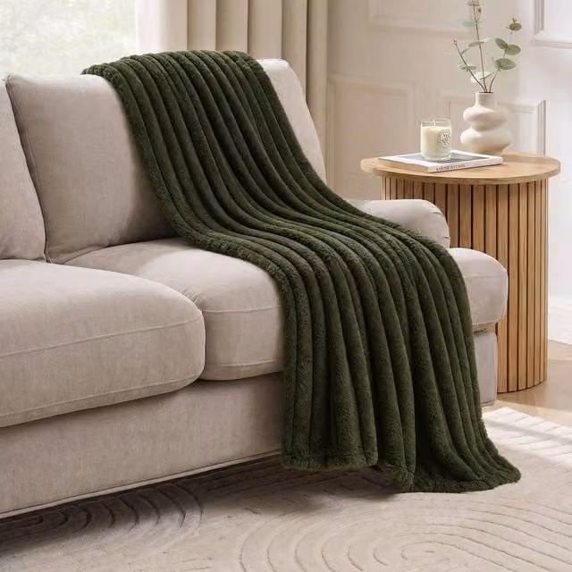 OHS Dark Green Faux Fur Ribbed Fleece Throw Blanket, W: 125 cm, L: 150 cm