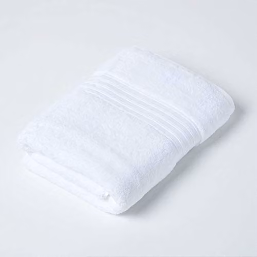 HOMESCAPES Luxury White Supima Cotton Bath Towel, 550 GSM, Fluffy and Super Absorbent