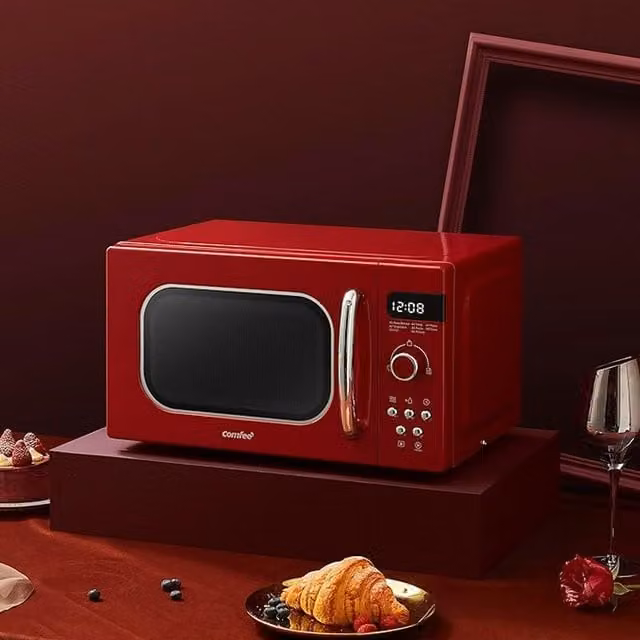 Livingandhome 800W 20L Retro Solo Microwave Oven with LED Display and Automatic Programs, Red