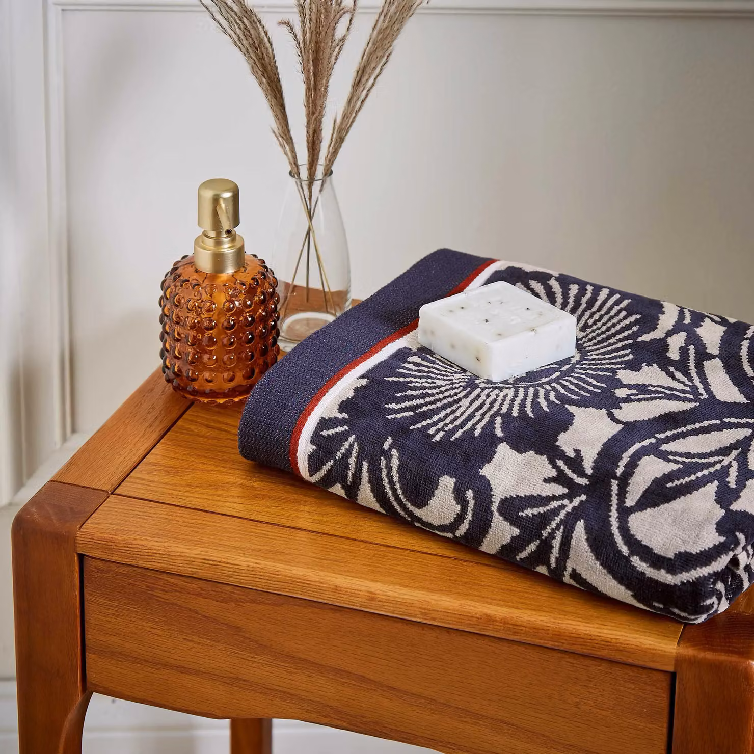 Bedeck of Belfast Stafford Floral Cotton Terry Bath Sheet in Blue and Red – 2