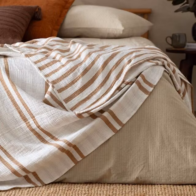 Yard Reversible Woven Striped Muslin Cotton Bedspread in Brown, W/D/H: 220 x 140 x 140 cm