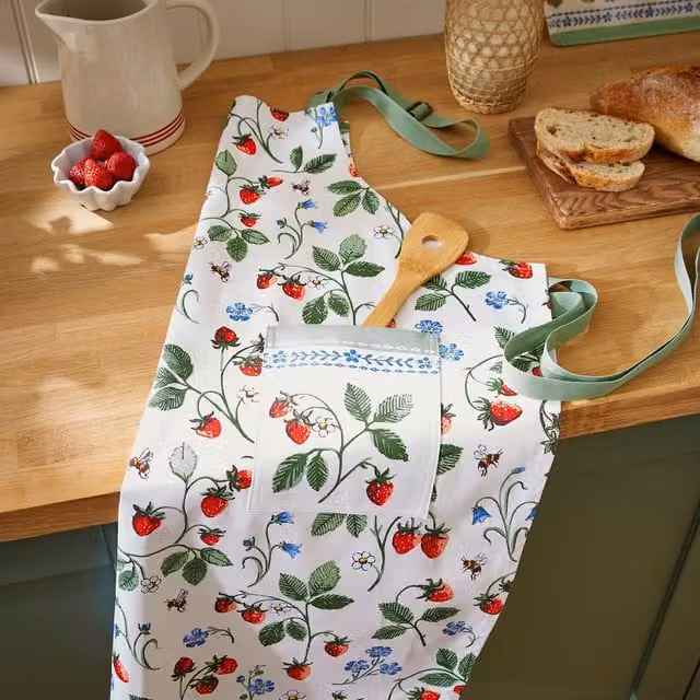Ulster Weavers Strawberry Patch 100% Cotton Apron in Green, White and Blue – 1