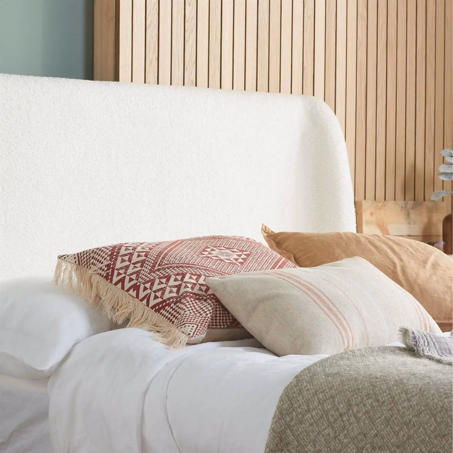 Birlea White Bouclé Modern Ottoman Bed Frame with Lift Up Base, W/D/H: 140 x 200 cm – 2