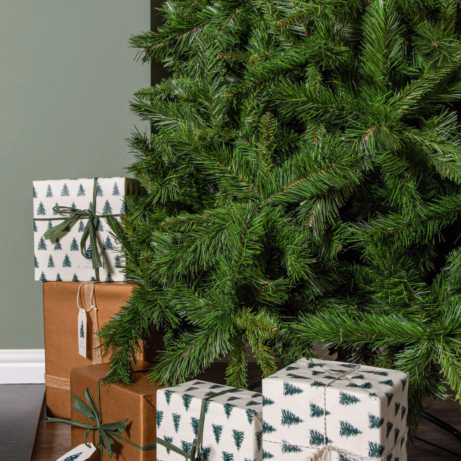 Samuel Alexander Luxury Kateson Fir Christmas Tree in Green with 816 Tips, Height: 180 cm – 2